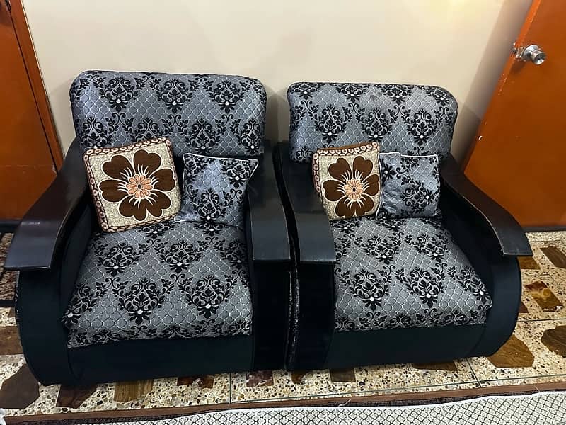 5 Seater good looking Sofa set 4