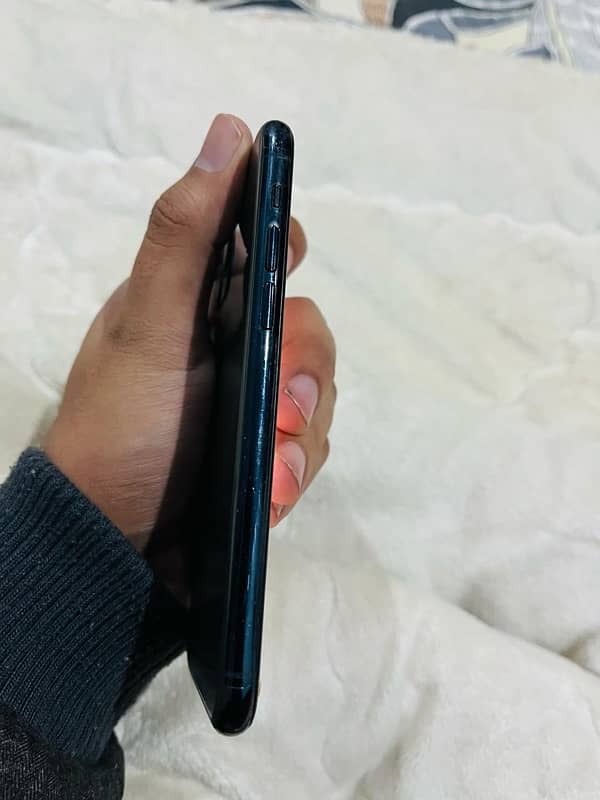 iPhone 11 Pro green color 4