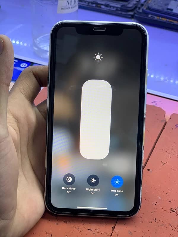 iphone xr 64 offical pta approved (Physical + esim) 4