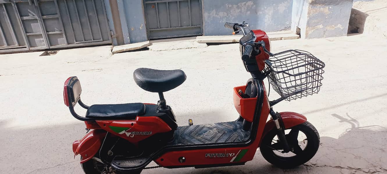 Scooty of YJ Future ,Model 2023, 1 year used 1