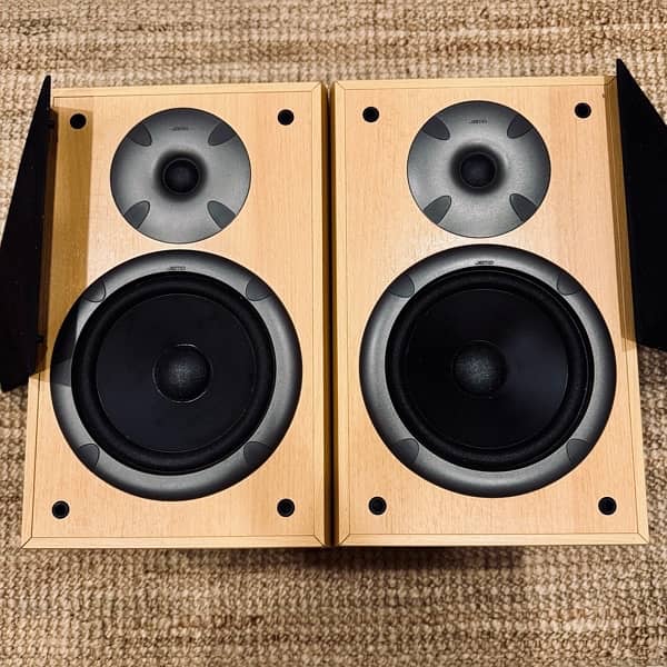 Jamo E610 Bookshelf Speaker 1