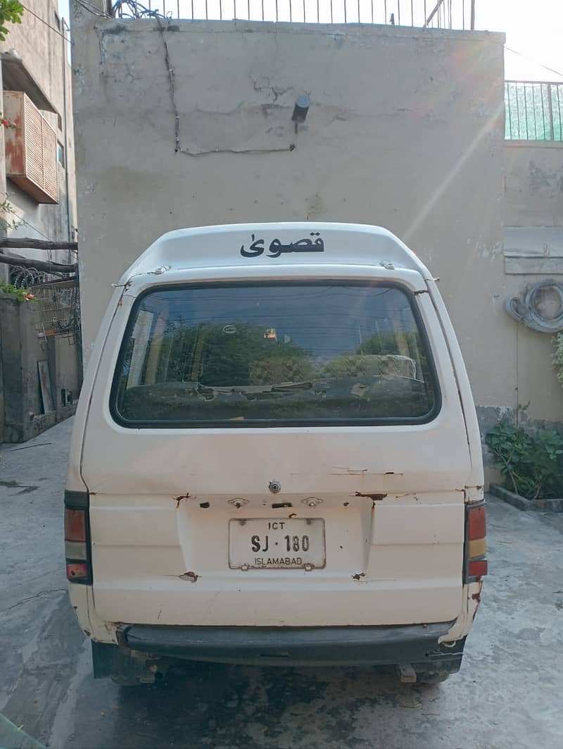 White Suzuki Bolan VX (CNG) 3