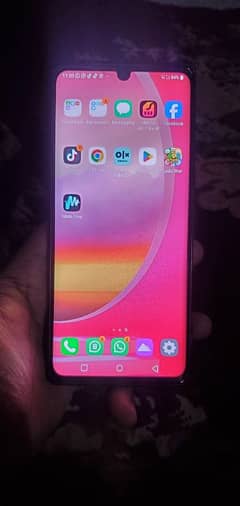 lg velvet only back break hai baki 10 x 10 hai. .