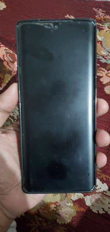 lg velvet only back break hai baki 10 x 10 hai. . 5