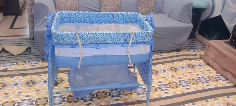 Baby swing for sale 3,900/= 5