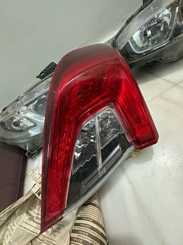 Honda civic 2018 headlights and back lights 0