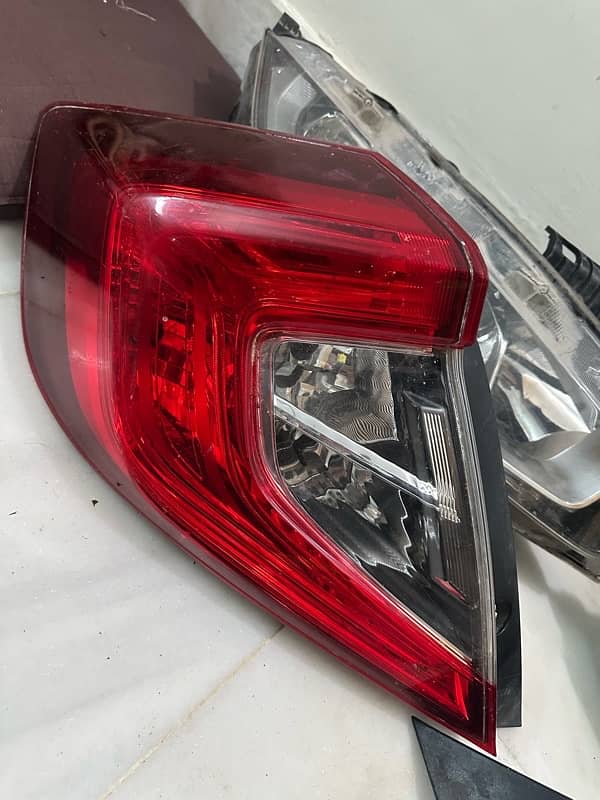 Honda civic 2018 headlights and back lights 1