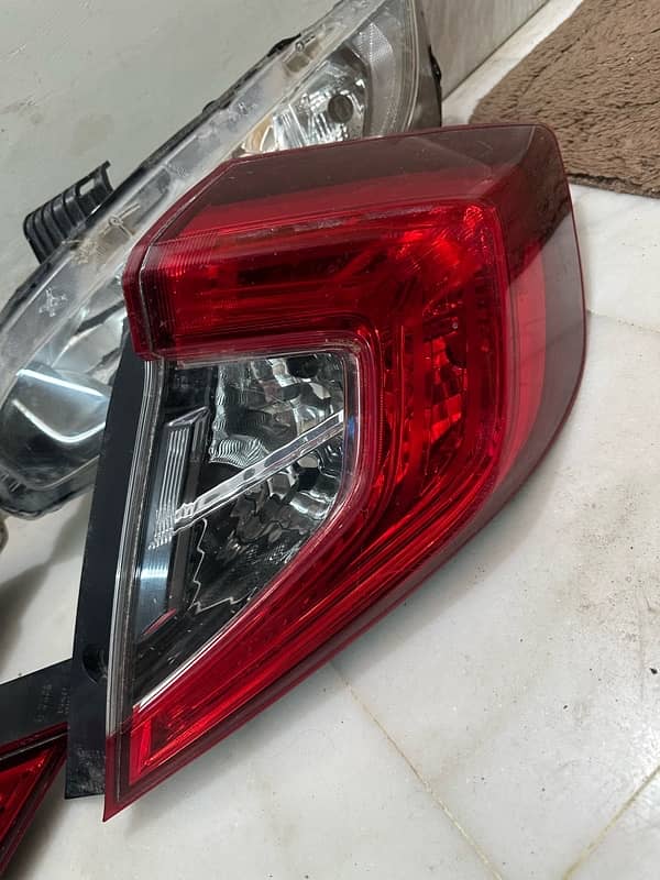 Honda civic 2018 headlights and back lights 2