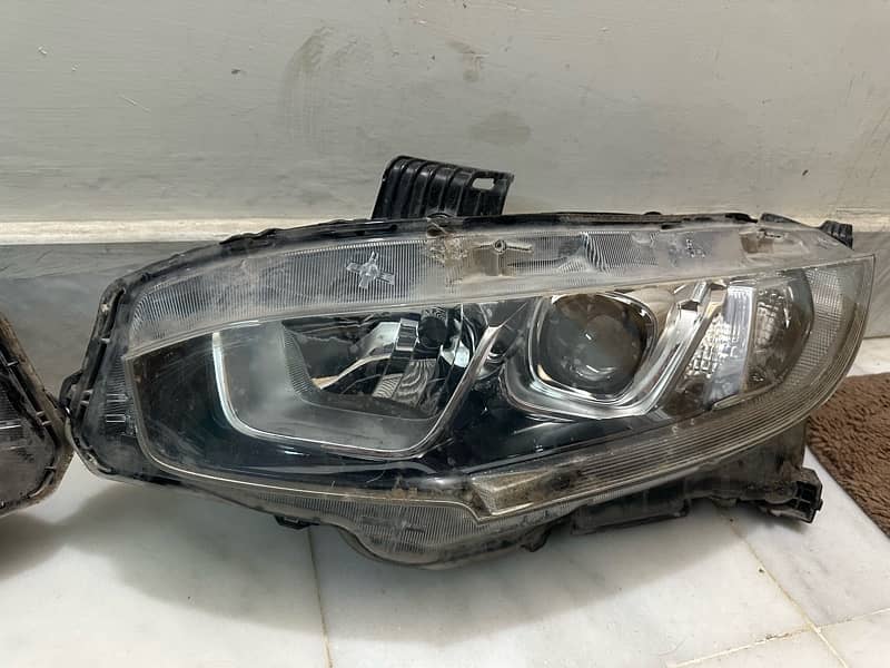 Honda civic 2018 headlights and back lights 4