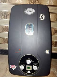 good condition 12 Liter canon gas instant geyser.