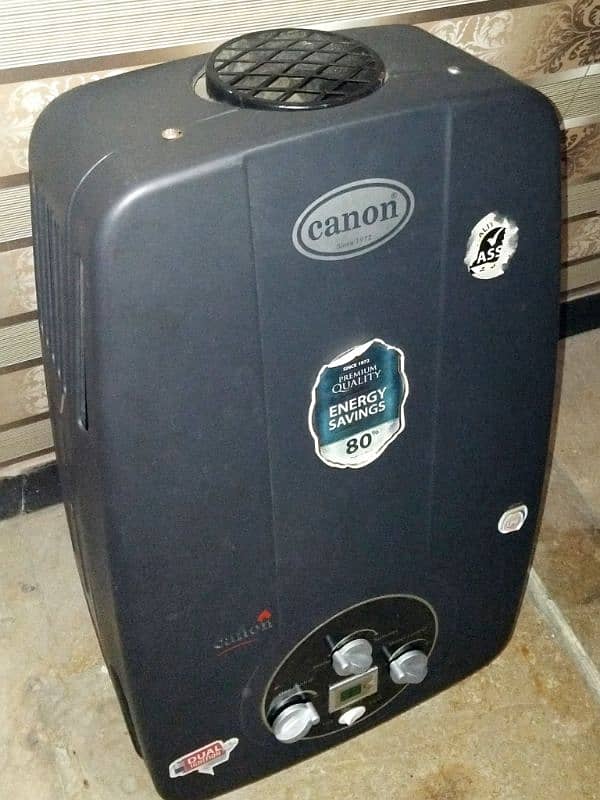 good condition 12 Liter canon gas instant geyser. 2