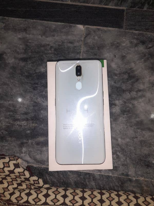 oppo f11 8/256gb 10/0 condition 2