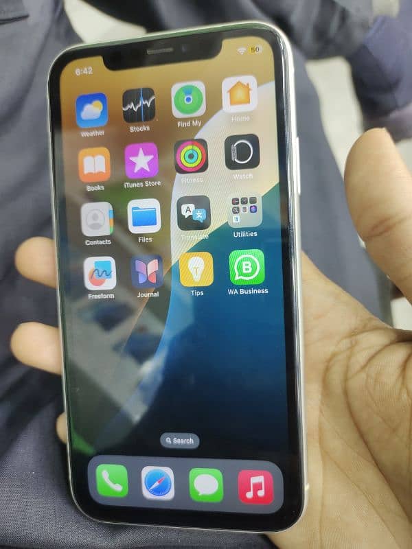 iphone 11 white colour 128Gb Factory unlock 76 battery 2