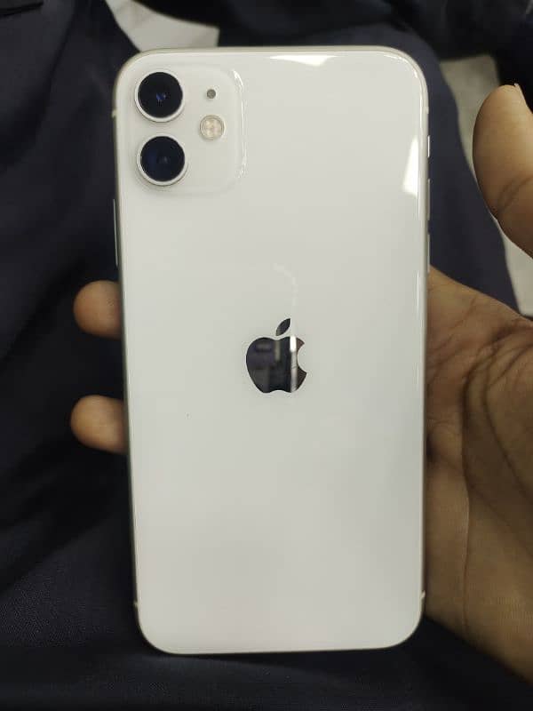 iphone 11 white colour 128Gb Factory unlock 76 battery 3