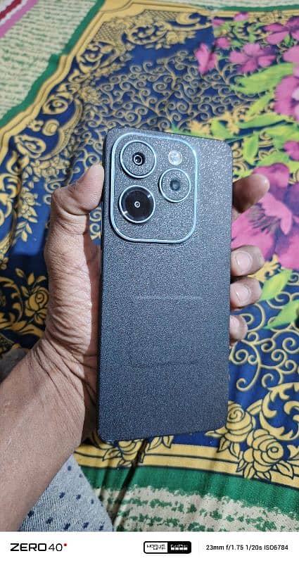 infinix hot 40      16/ 256 5