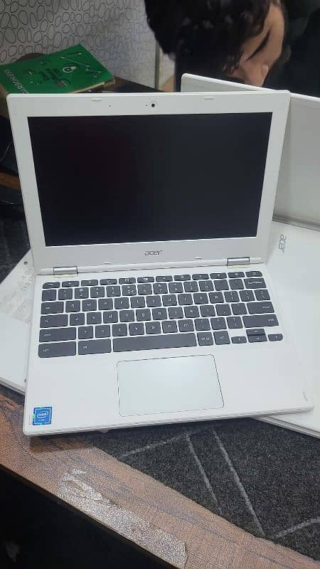 Acer CB3-111  Chrome Laptop 0