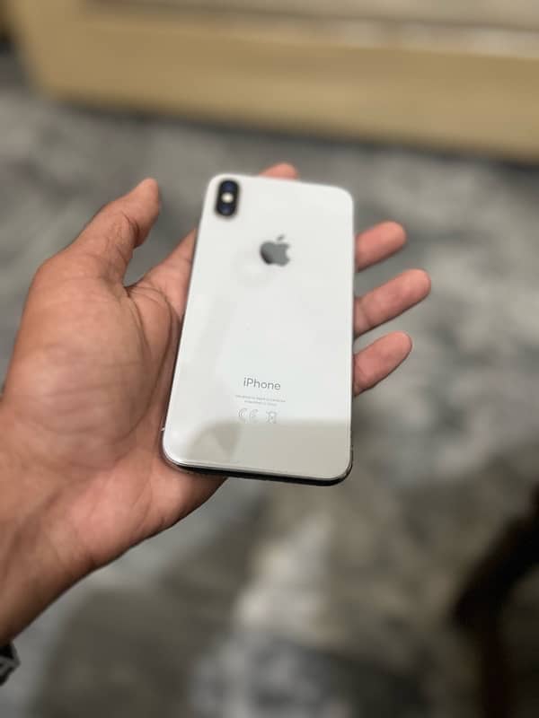 iphone X 64Gb NoN PTA achi condition hai mobile ki 5