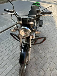 Suzuki GS 150 Model 2024