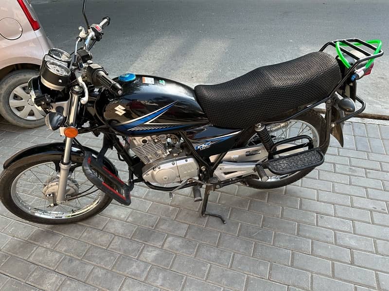 Suzuki GS 150 Model 2024 3