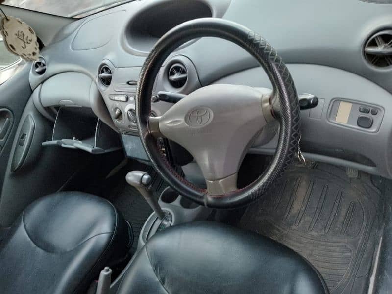 Toyota Vitz 2001 5