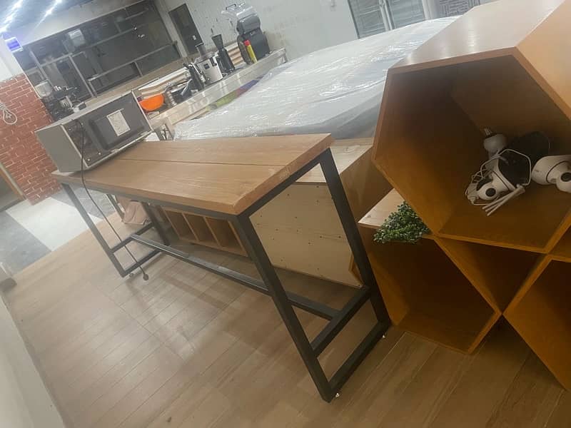 storage shelve, coffe table high, and hexagone 2