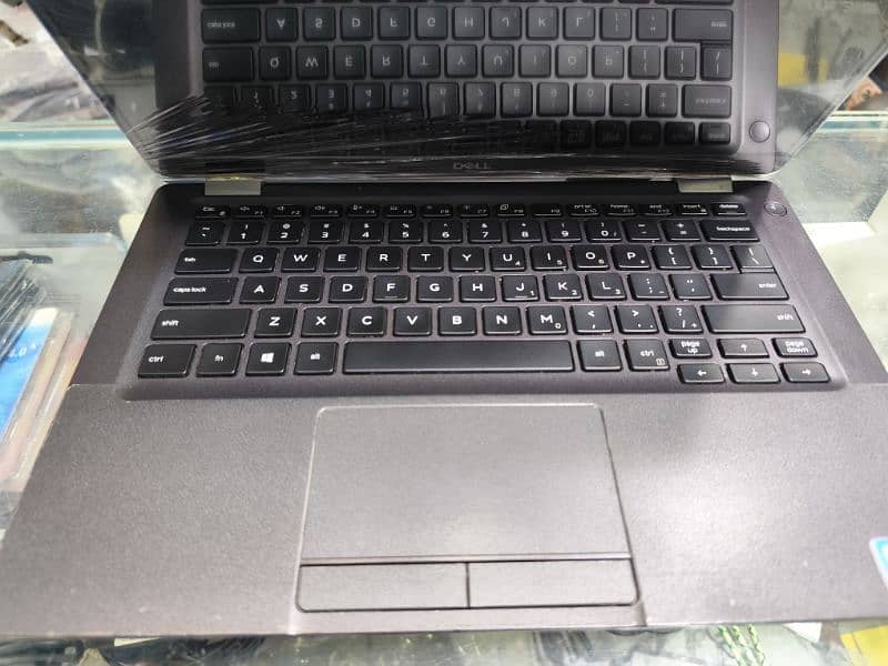 Dell Latitude 5300 4