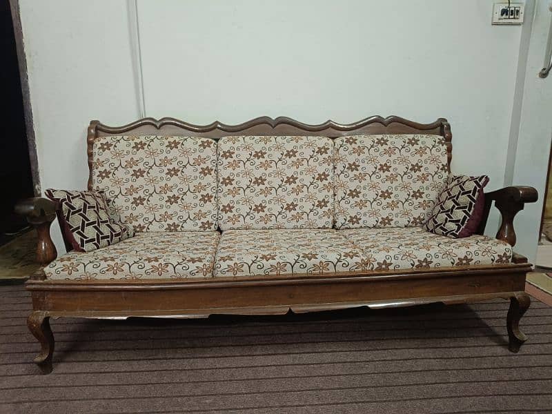 urgently sell this sofa 1