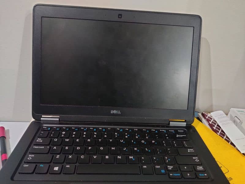 Dell Latitude E7250, Intel i5 with Charger 0