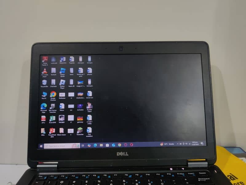 Dell Latitude E7250, Intel i5 with Charger 5