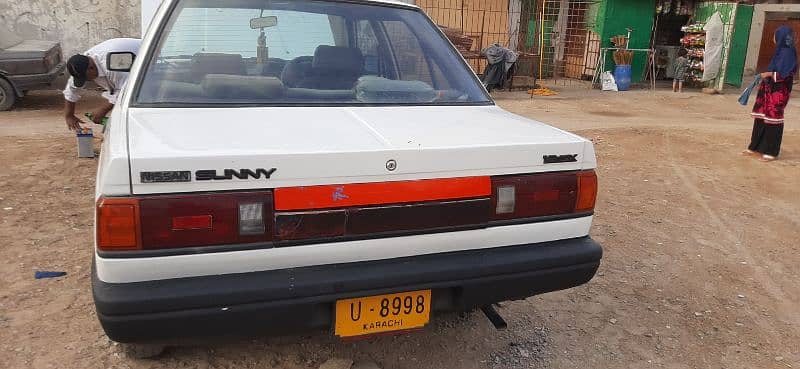 Nissan Sunny 1989 3