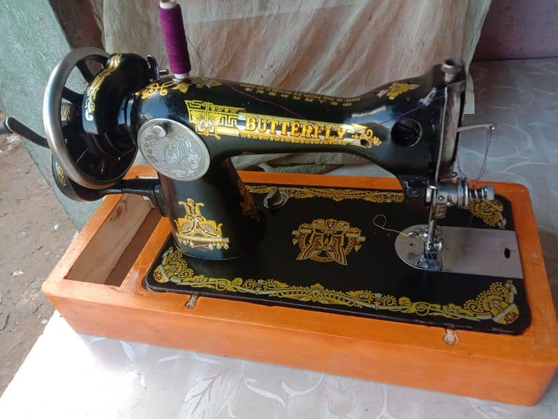 Butterflly sewing machine good condetion all ok 3