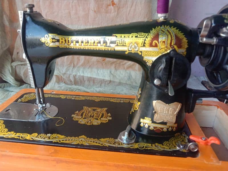 Butterflly sewing machine good condetion all ok 5