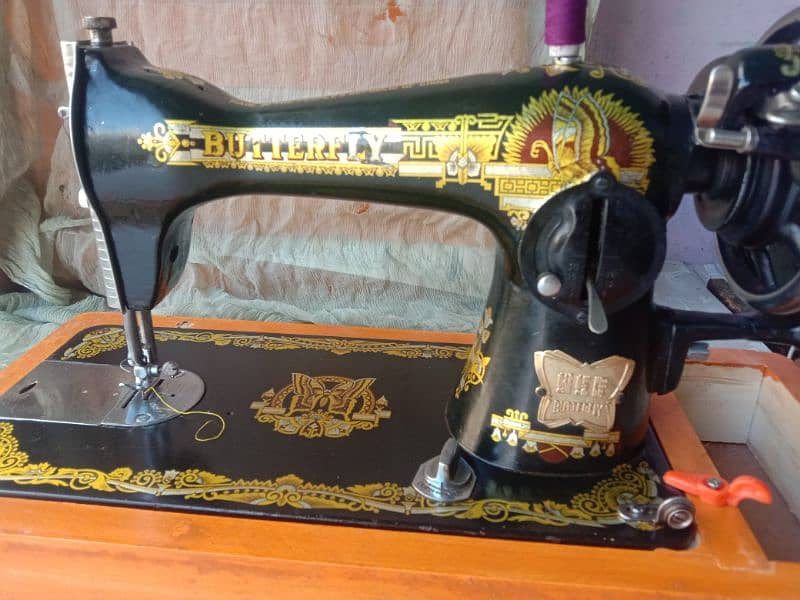 Butterflly sewing machine good condetion all ok 6