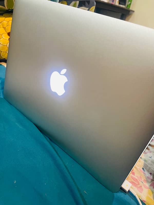 Apple MacBook Air 2015 0