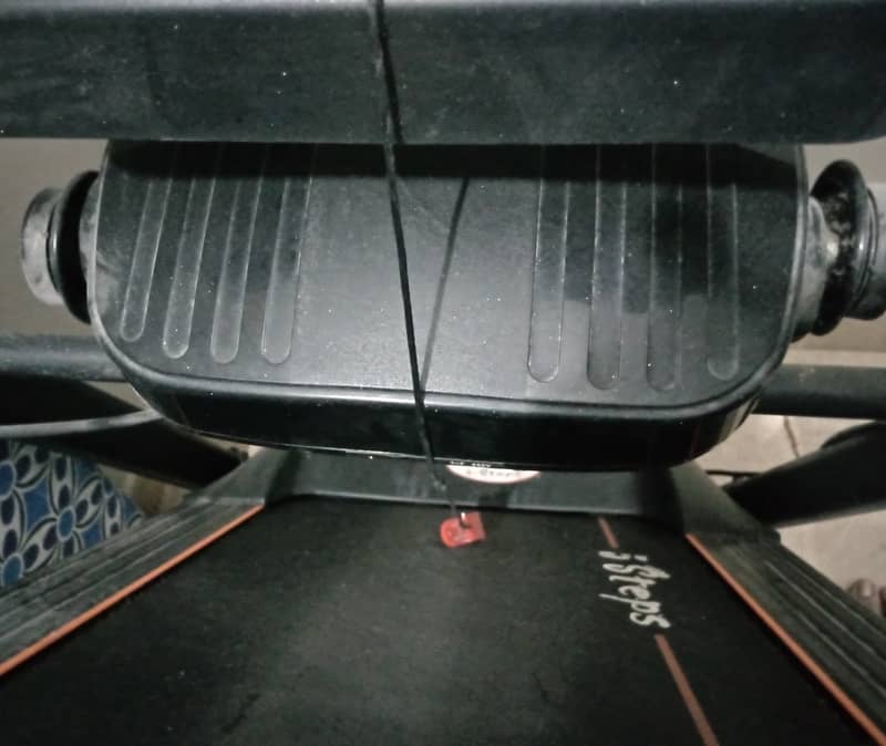 5 Steps Treadmill with massager 3