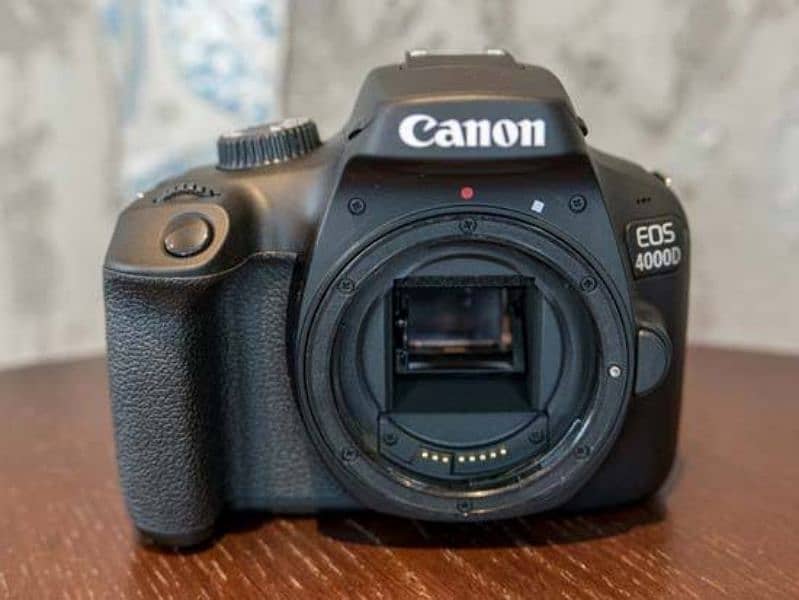 Canon 4000D with 18-55 lense 0