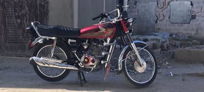 Honda 125 bike 10/10