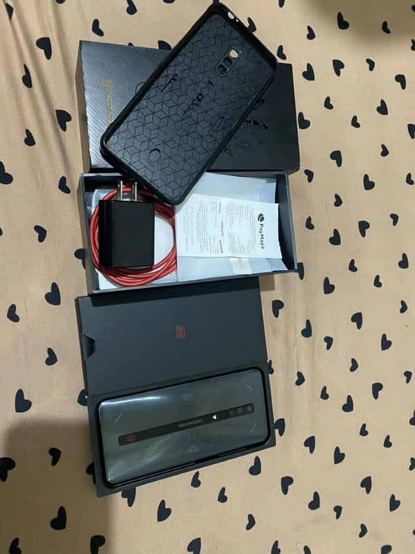 Red magic 6s pro 12 (256 GB 03220889193 my what'sap 1