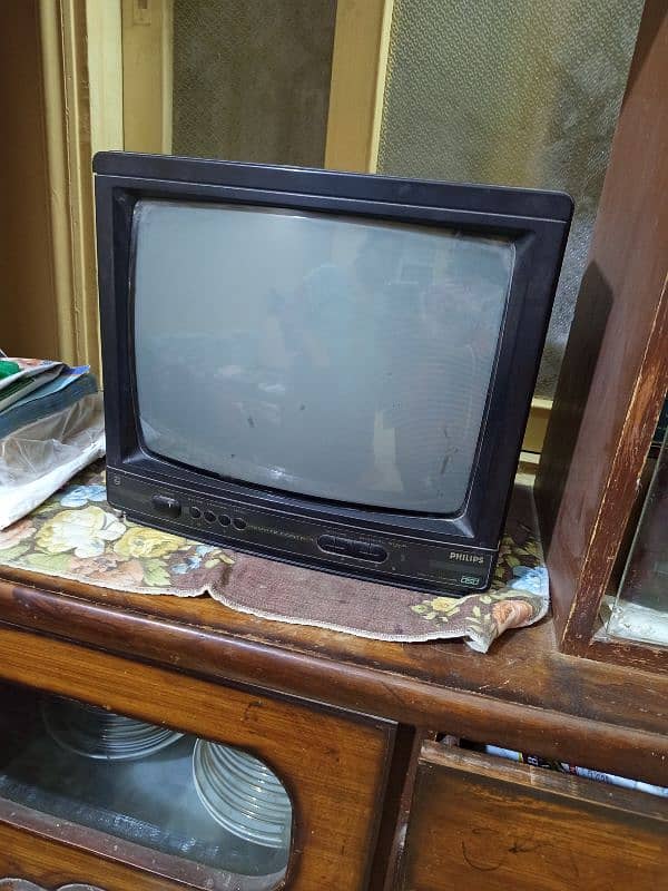 Philip company colour tv 0