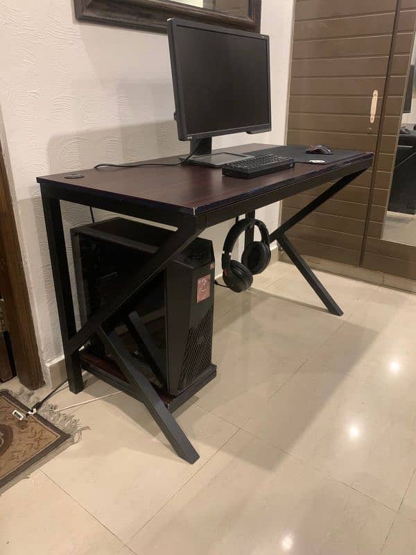 Computer And Gaming tables 15