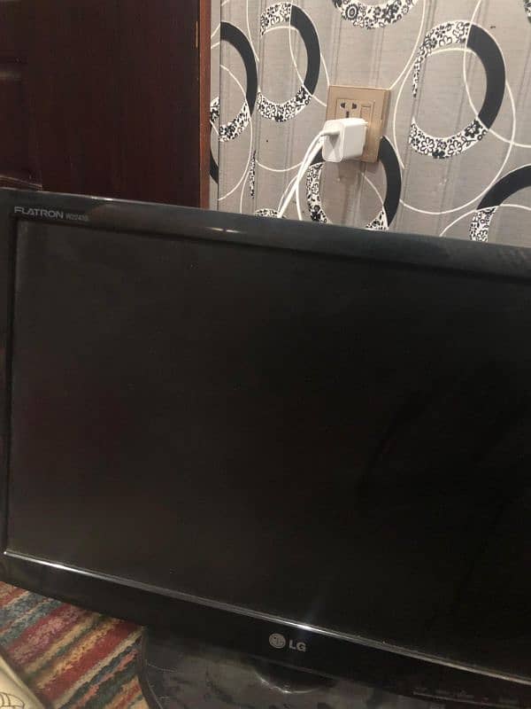 24 Inch LG LCD 2