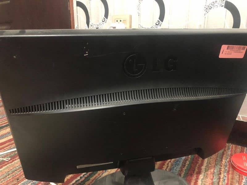 24 Inch LG LCD 3