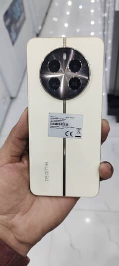 realme 12 plus   8.256