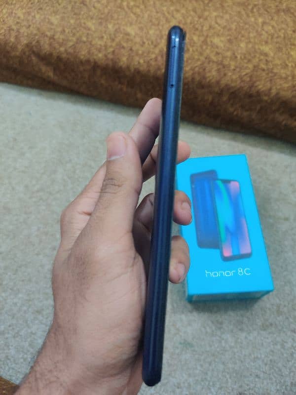 honor 8C 3