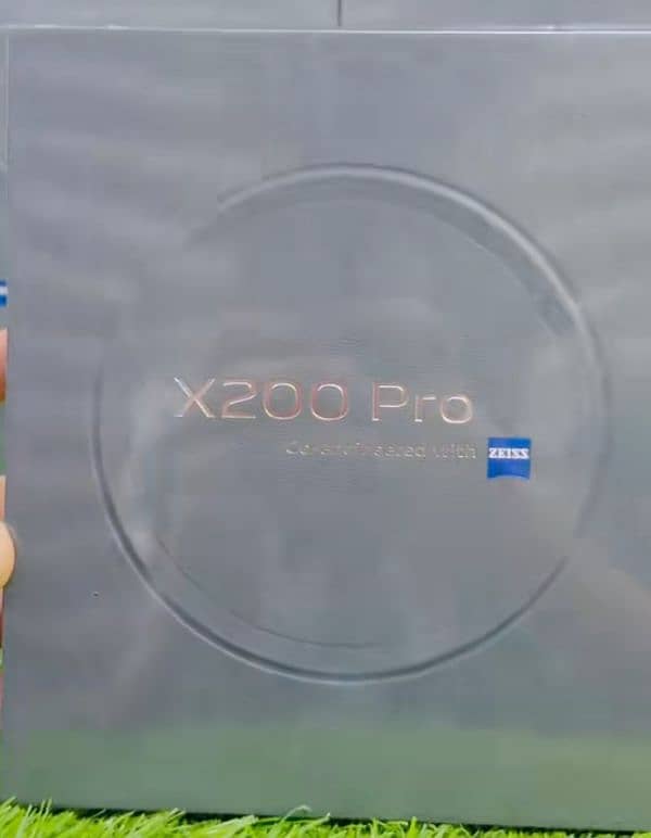 Vivo X200 Pro Titanium Box Pack 1