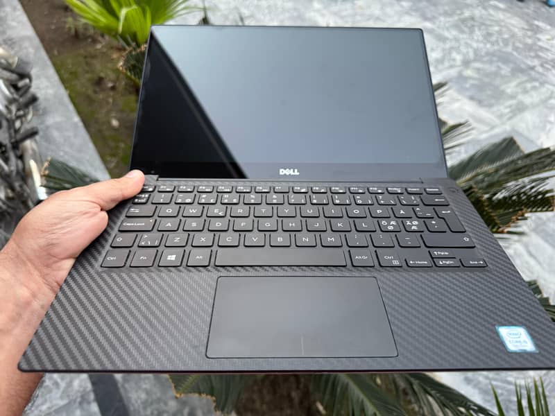 Dell XPS 13 9360 i5 7th Gen 4