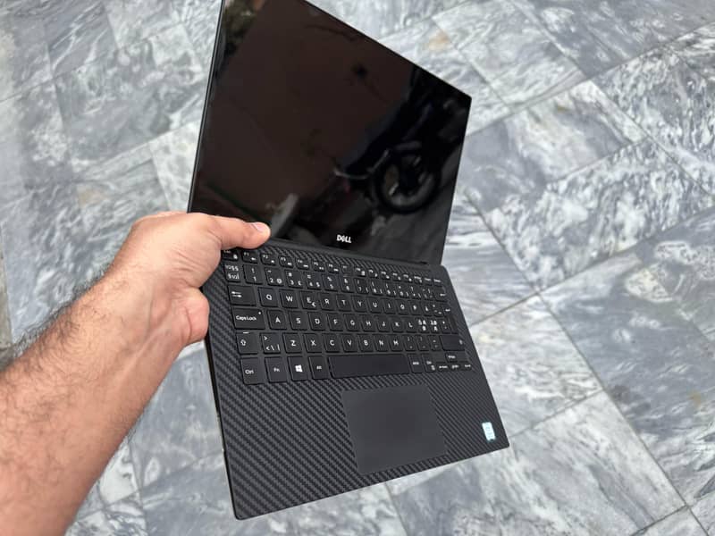 Dell XPS 13 9360 i5 7th Gen 5