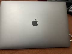 Mac Book pro in Good condition 2017