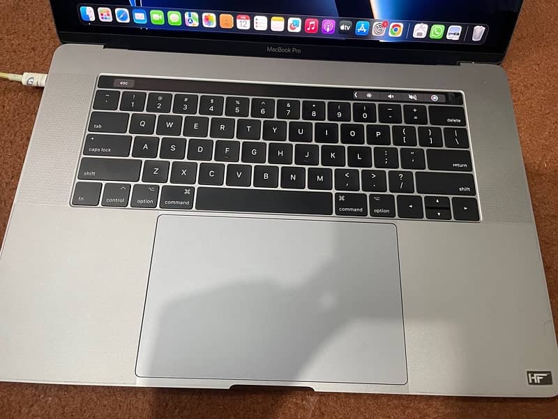 Mac Book pro in Good condition 2017 3