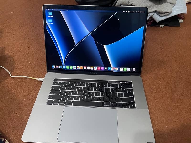 Mac Book pro in Good condition 2017 4